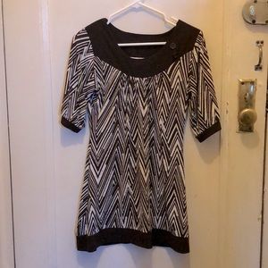 Brown White Zig Zag Pattern with 2 buttons Dress